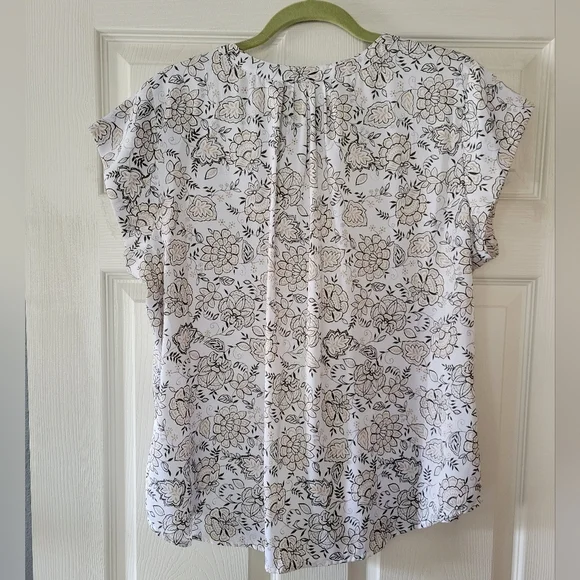 Liz Claiborne Split Crew Neck Short Sleeve Satin Blouse, size PXL - Picture 2 of 4